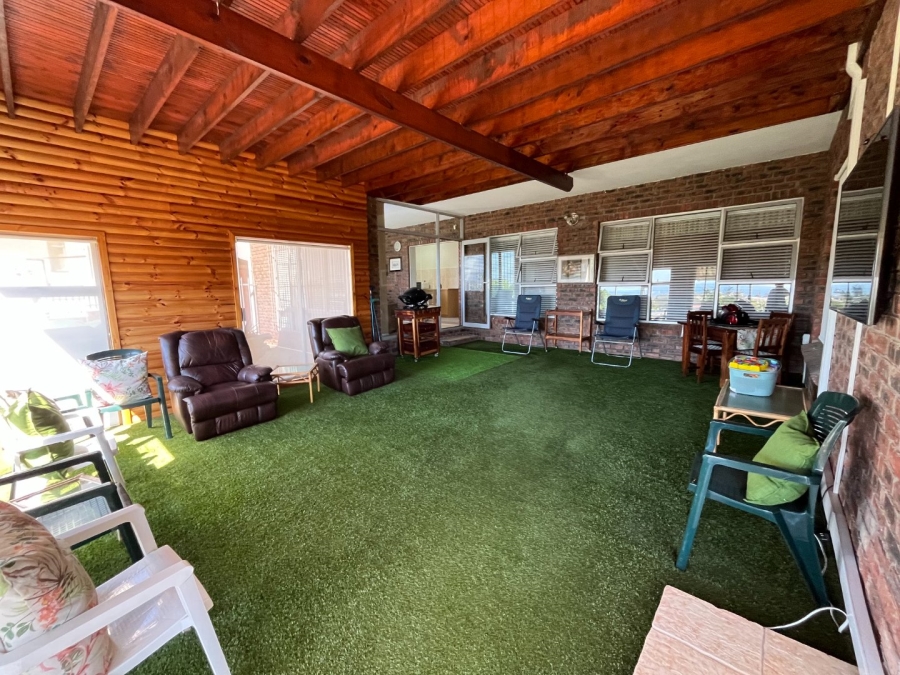 4 Bedroom Property for Sale in Hartenbos Heuwels Western Cape